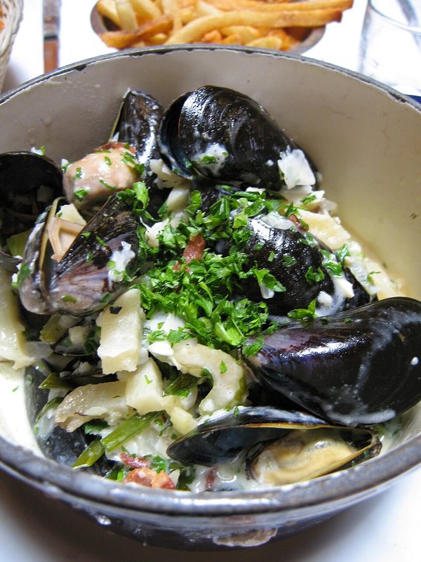 Moules à la crème normande
